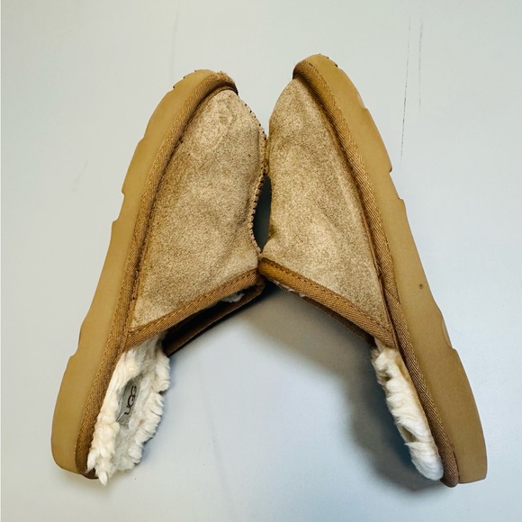 Kids size 4 Ugg slip on shoes - Picture 3 of 5